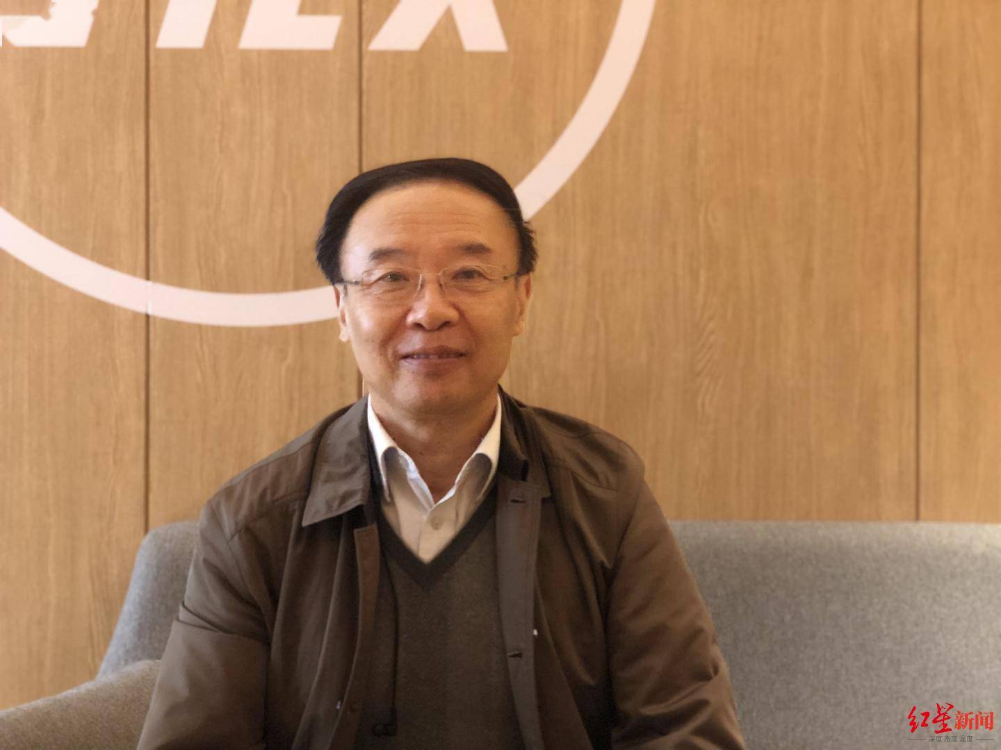 独家专访|李镇西:为什么要让孩子都出类拔萃?要找到适合他们的路