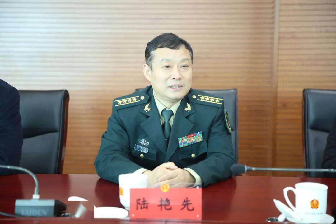 亳州军地领导慰问市中院二等功臣