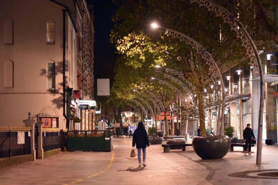 卡迪夫新增69例万圣节的市中心毛骨悚然