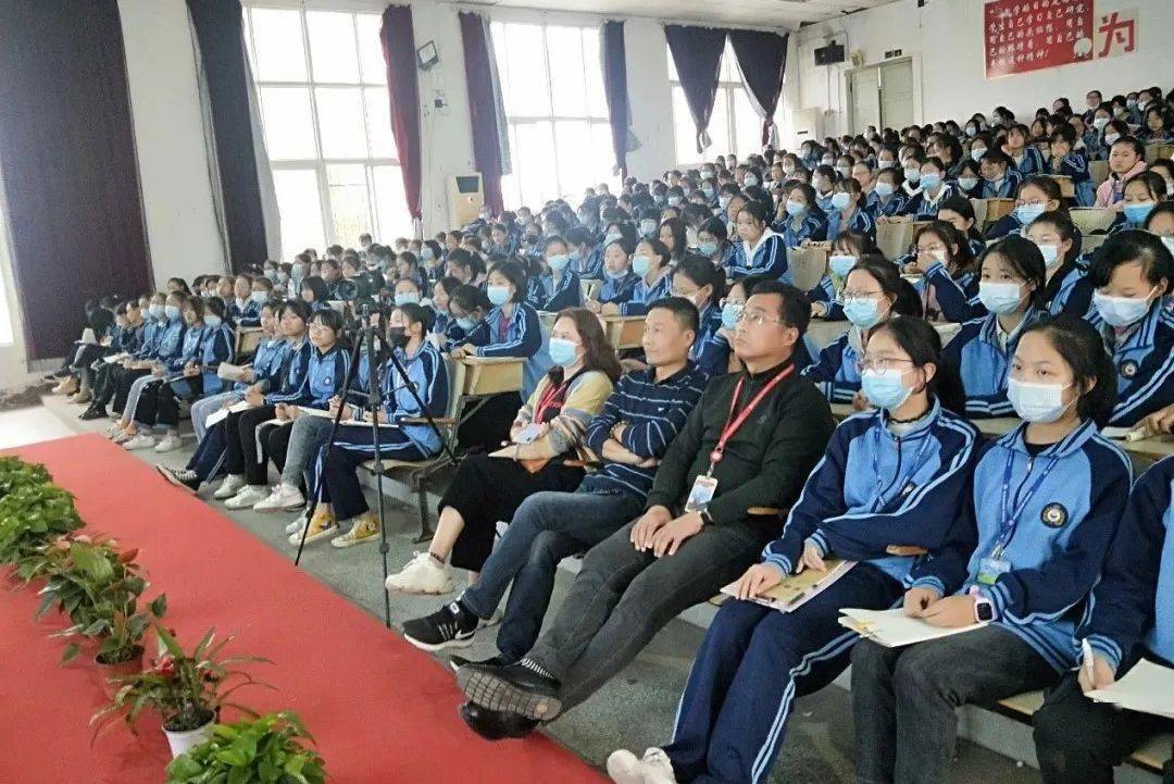 校园资讯关注女生教育共促健康成长阳逻一中开展关爱女生系列活动