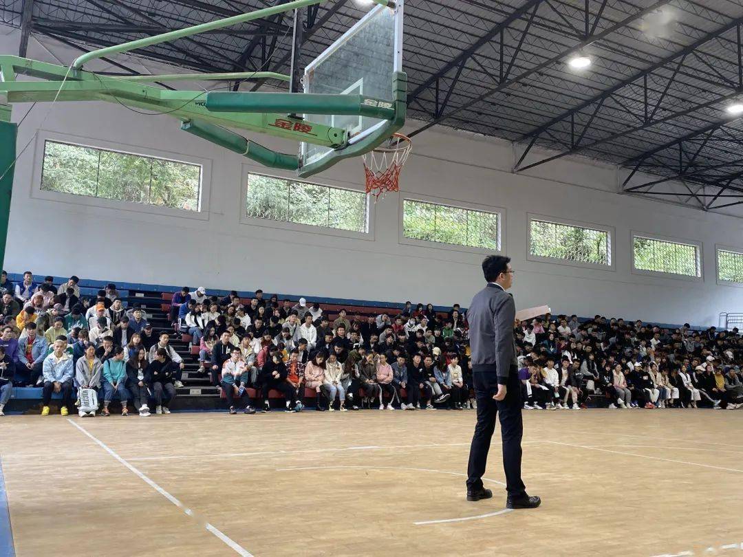 乐山师范学院篮球场图片