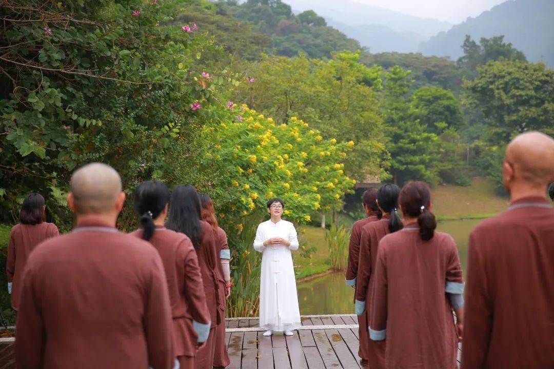 千人信众万份心经延祥禅修院这场为时七日七夜的盛会留给我们的只有