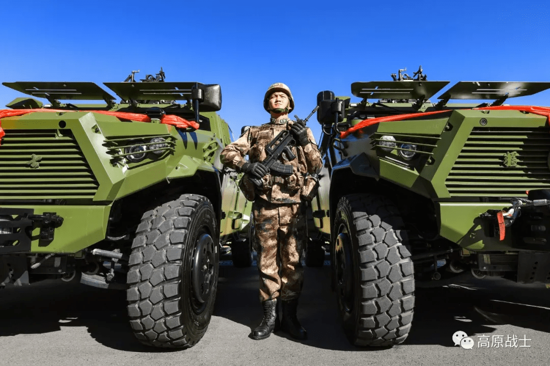 西藏军区某营交付新型防护突击车