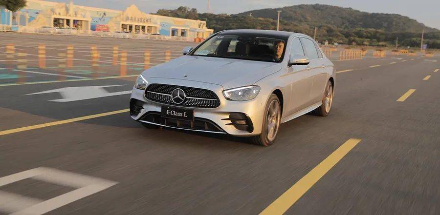 鹏哥聊车本次焕新将重夺同级销冠试驾新一代奔驰e300l