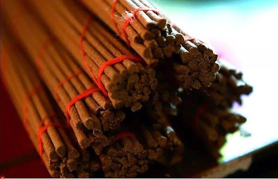 旦增曲扎:创建品牌,打造尼木"致富香"_藏香