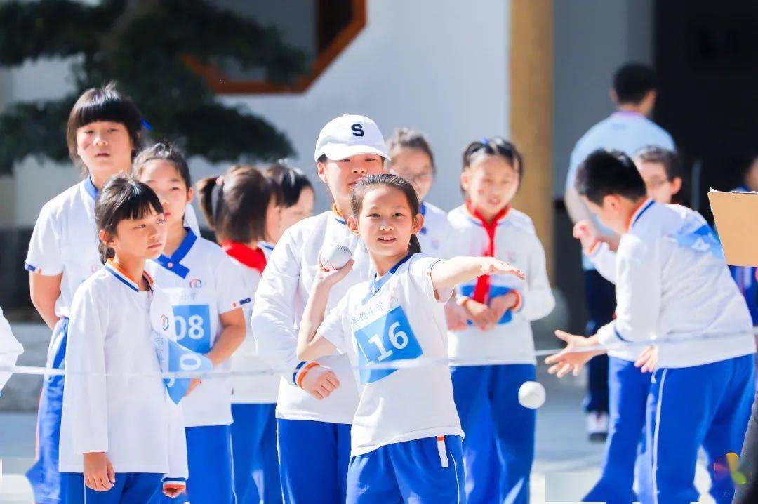 恰同学少年风华正茂记华伦小学第一届田径运动会