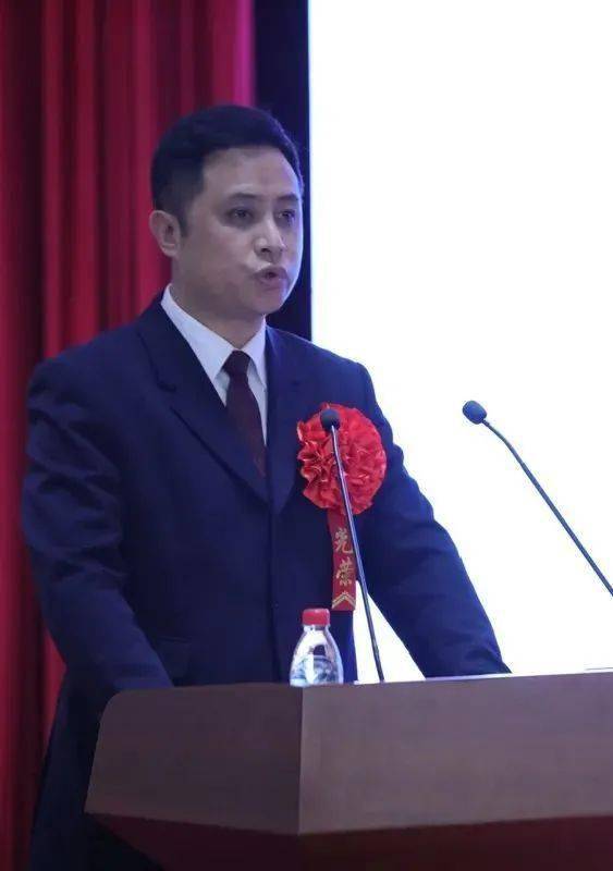 东航地面服务部举行抗击新冠疫情表彰大会——暨五星班组长授星仪式