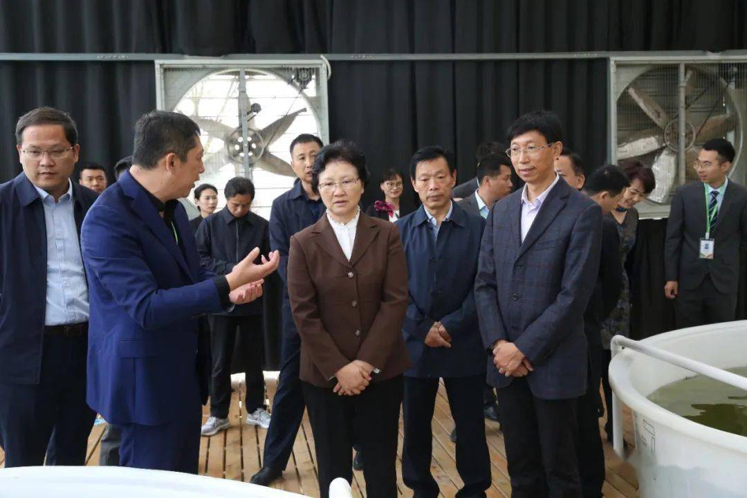 市人大常委会主任吴伟柱,市人大常委会副主任李福如,副市长樊三宝陪同