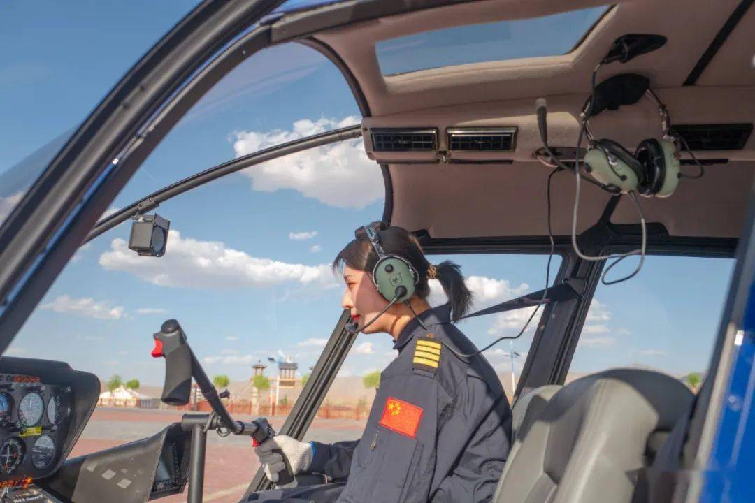 准备体验直升机飞行游览项目的游客请注意天气情况,以防空管导致未能