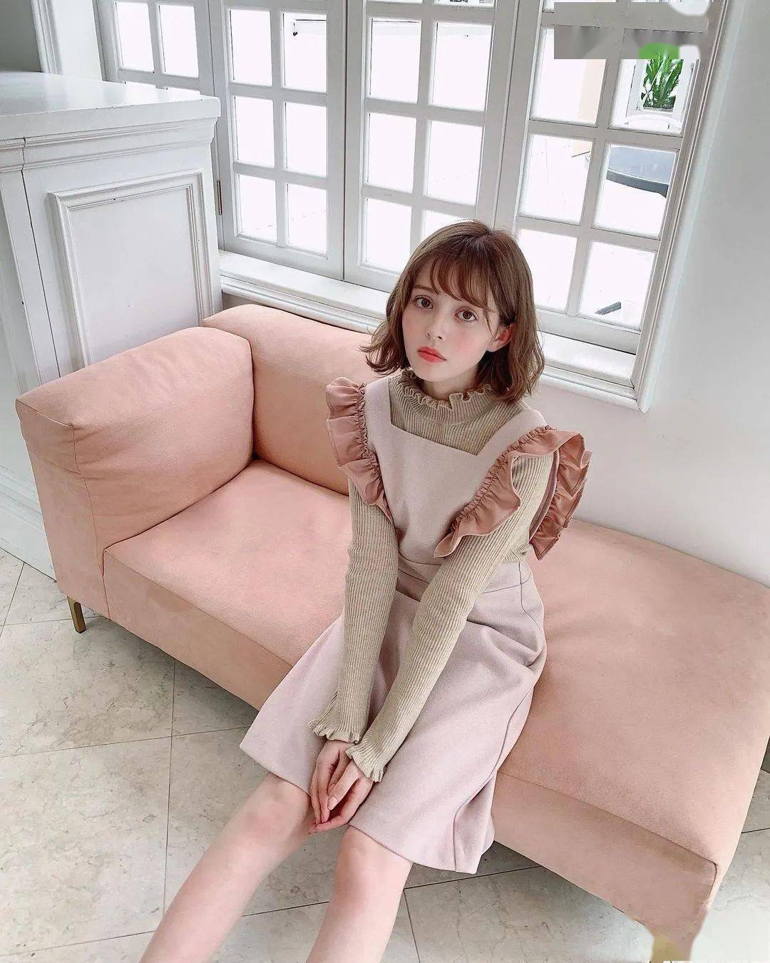 潮搭汇丨标准的人形娃娃长相 加藤娜娜示范甜美复古风穿搭