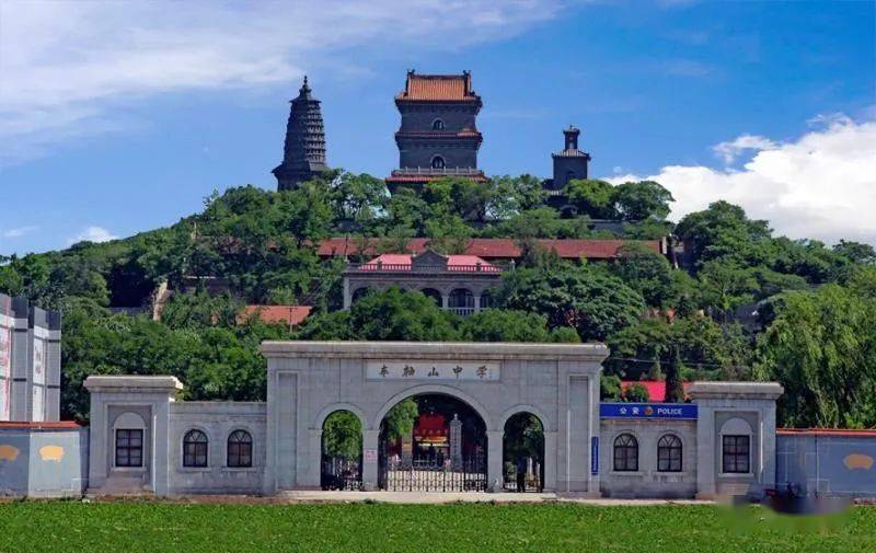 区委书记董立群现场督导检查车轴山中学校园改造建设情况_丰润