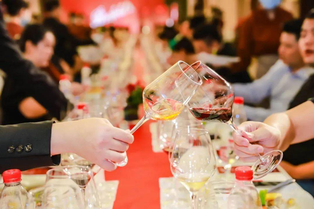 同时,该活动将在当天推出互动游戏,游戏获胜者也将获得红酒沙龙入场券