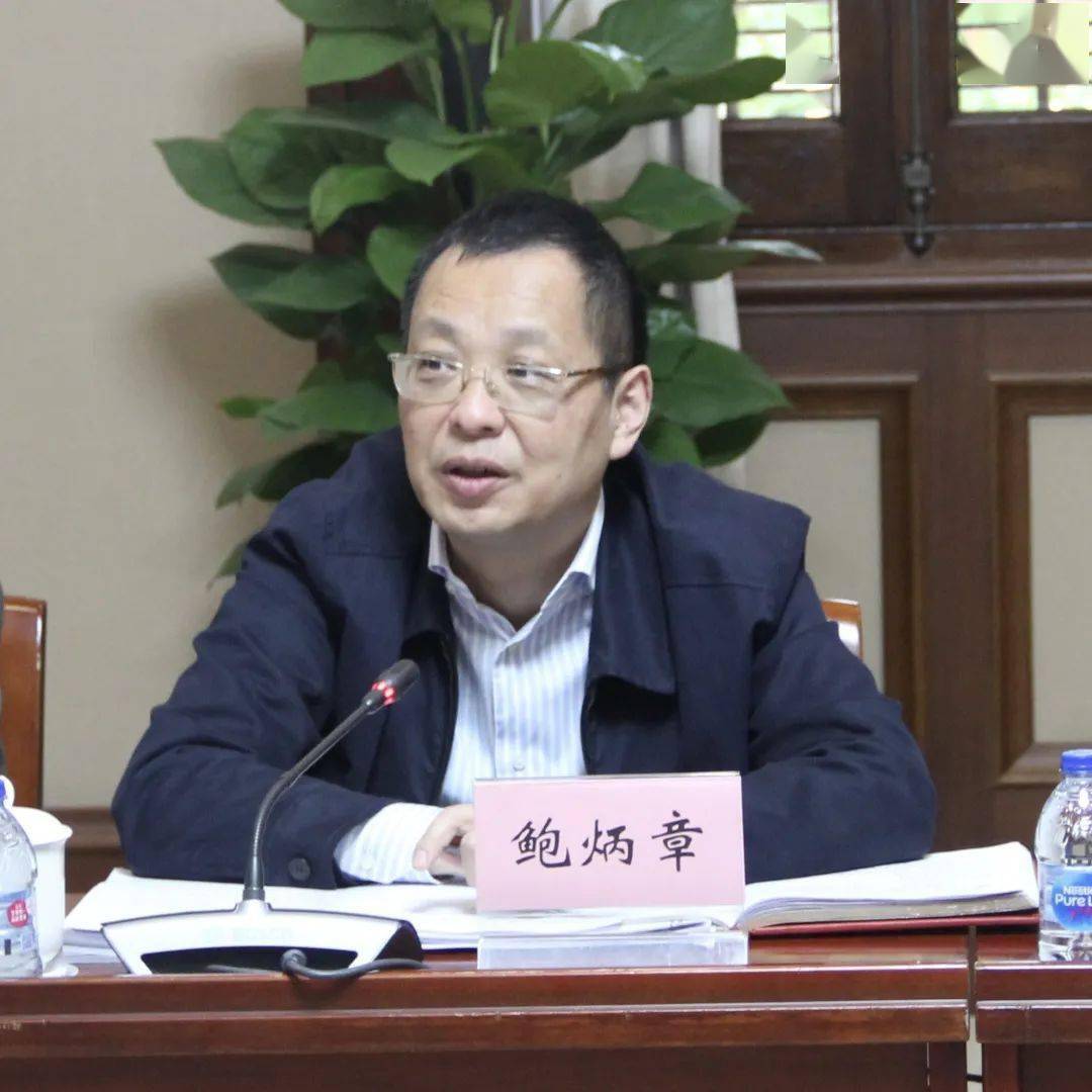 区委书记鲍炳章主持会议并讲话.区委常委,副区