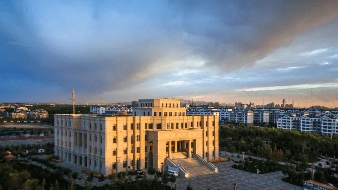 嘉峪关市图书馆走进文殊镇中心小学,开展"全民阅读进校园"阅读推广