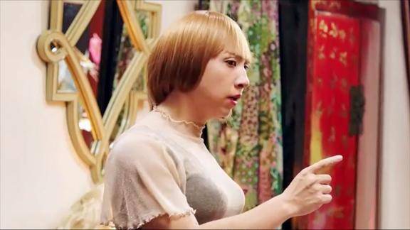 李茶的姑妈黄才伦变身女装大佬紧身裙一穿身材真好