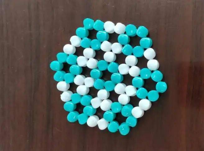 临江街道暮艺坊第五期串珠杯垫制作成果展示