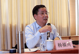 宝山区信息中心主任杨福兴宝山区信息中心主任杨福兴对"智慧校园向