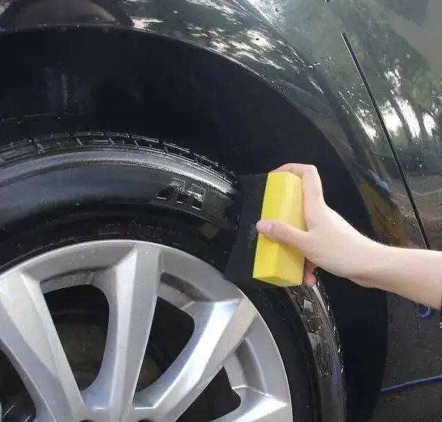 洗车后要不要涂个轮胎油