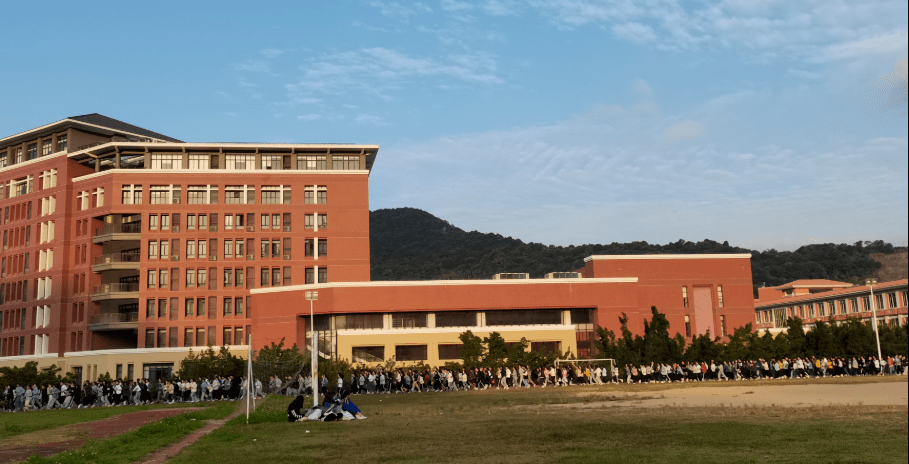 廣州城建職業學院會有陽光城跑活動.男生:里程達到2.