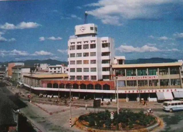 一组平江县城30年前的老照片唤醒时光记忆