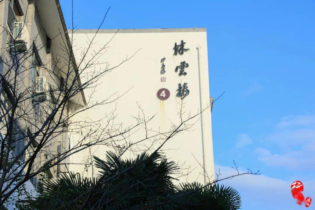 上海钱业巨子秦润卿之孙自绘祖父秦润卿画像赠予慈湖中学