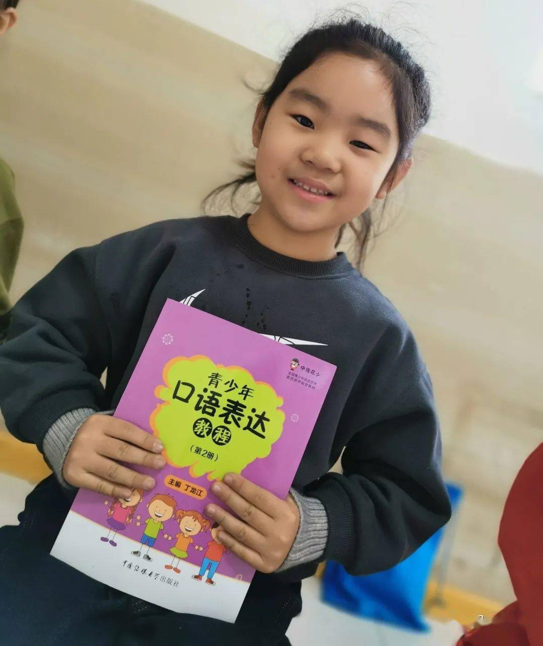 中传花少主播孙欣怡亮相坂地村为家乡代言