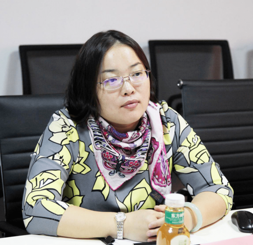 企业副总经理杨莉莉会后,公司工会筹备小组正式成立,参会人员合影留念