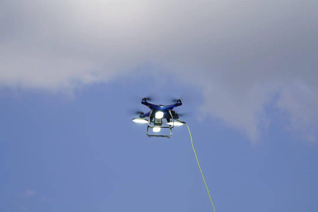 头条|消防新"战士"----照明无人机_救援