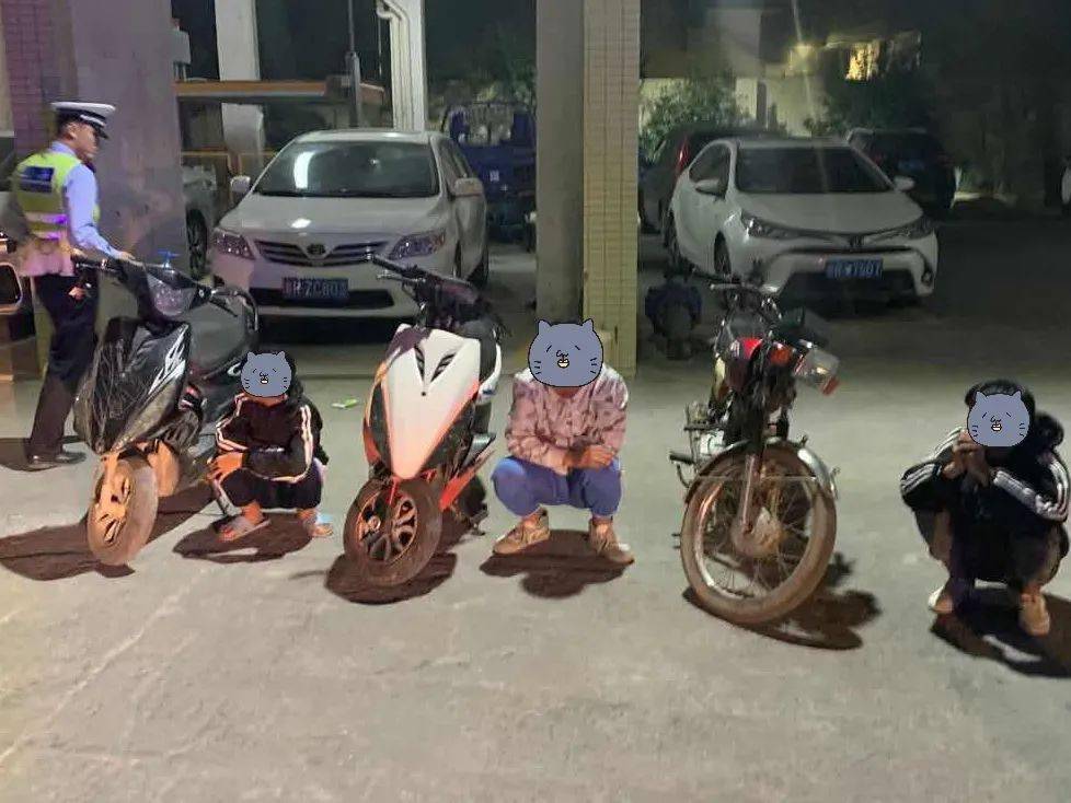 3辆鬼火摩托炸街被公安巡警一锅端