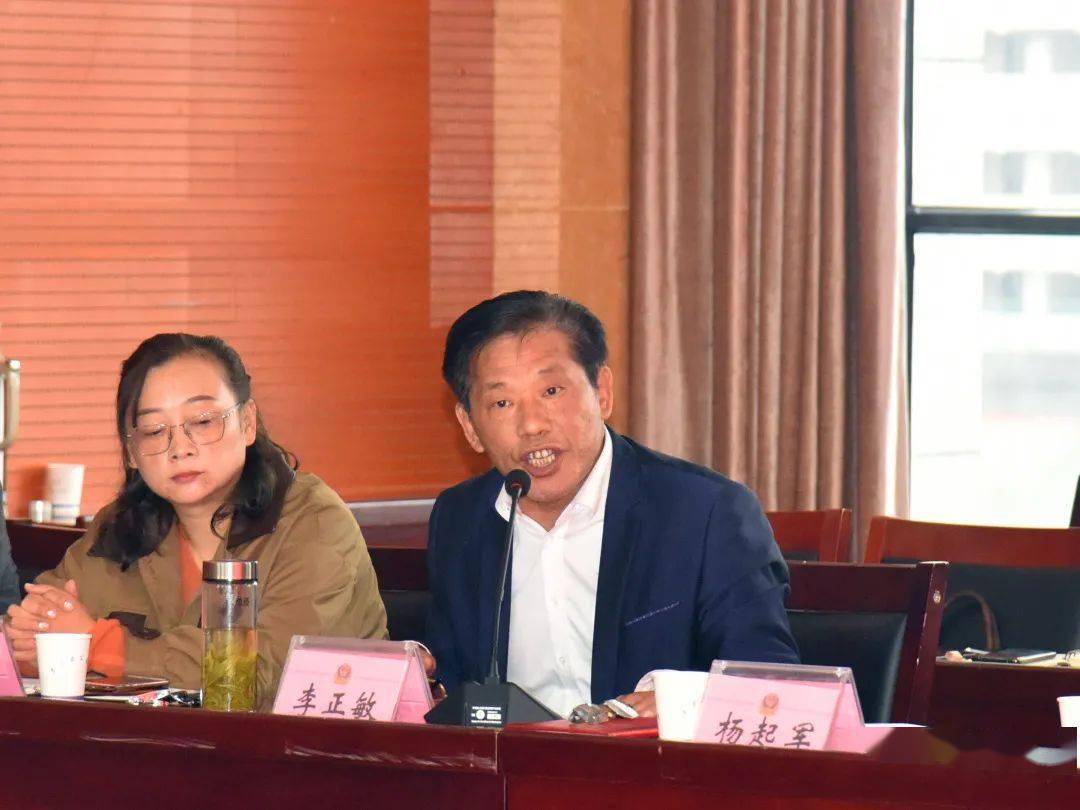 市,县人大代表,石桥镇广华村党委书记王成飞说道:"我所处的广华村服装