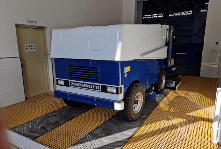 松原市冰上运动中心启动制冰程序