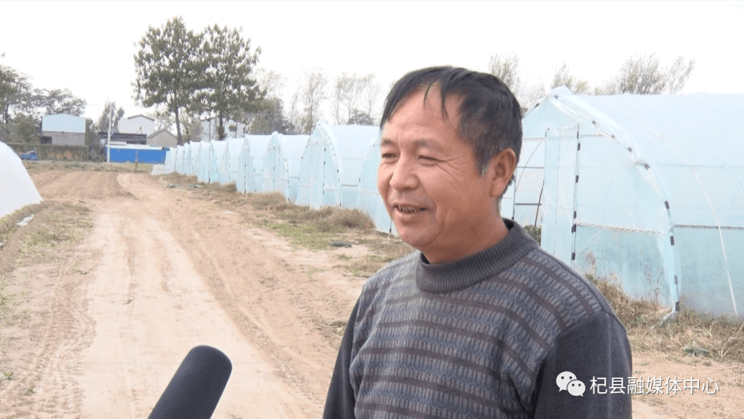 贫困户张居平说"自火屯果蔬基地开始建设,俺都给