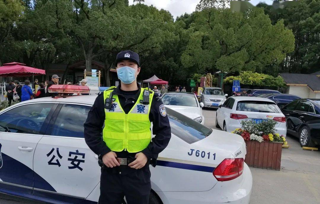 紧张的护航进博工作之余,警察蜀黍又调皮了?_杨浦