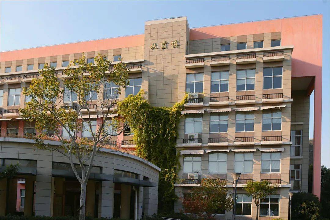 盘点南翔校园中的"秋日好风光",快来pick你爱的学校吧