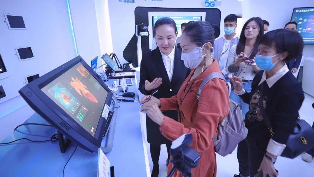 输出广西数字化服务经验广西移动开展走进智慧移动客户体验活动