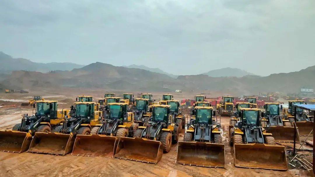 团战30台陆地霸王同时施工场面就是这么壮观