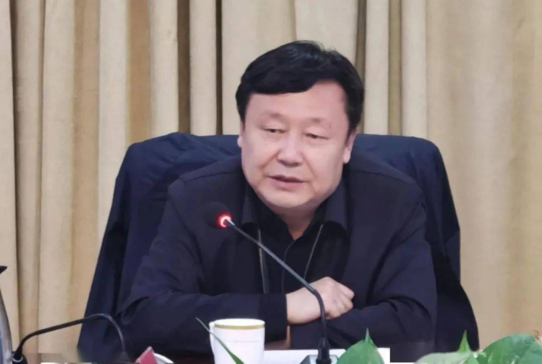 旗领导马文轩,王国栋,李怀义,宋剑宫,刘瑞平,王占伟及旗扶贫开发领导