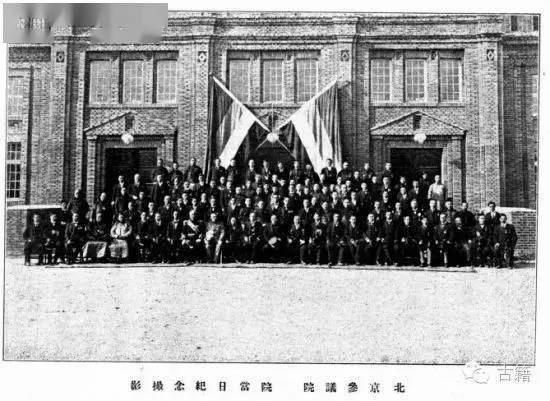 1911年12月29日,17省会议代表在南京选举产生中华民国临时大总统,孙