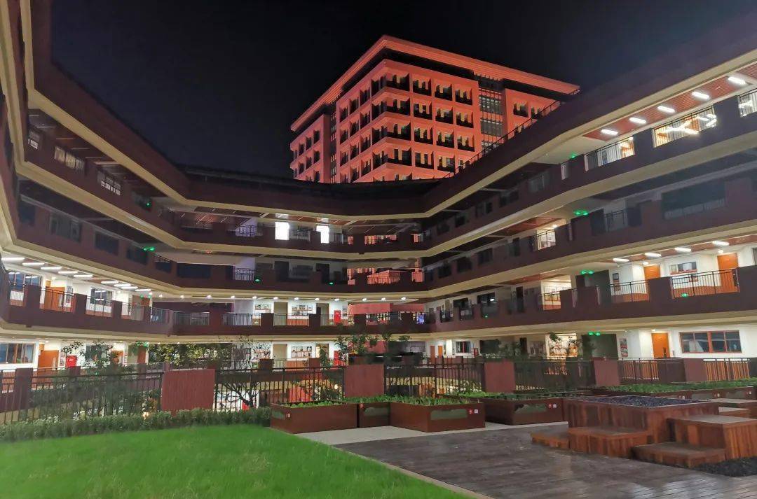 开校揭牌天元红闪耀杭城