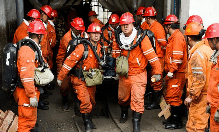 法院据此作出判决:对邱则田等10人以重大责任事故罪