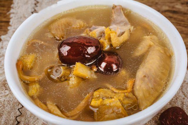 炖鸡汤无需太多的香料有这3样就够了汤鲜肉嫩无腥味好喝