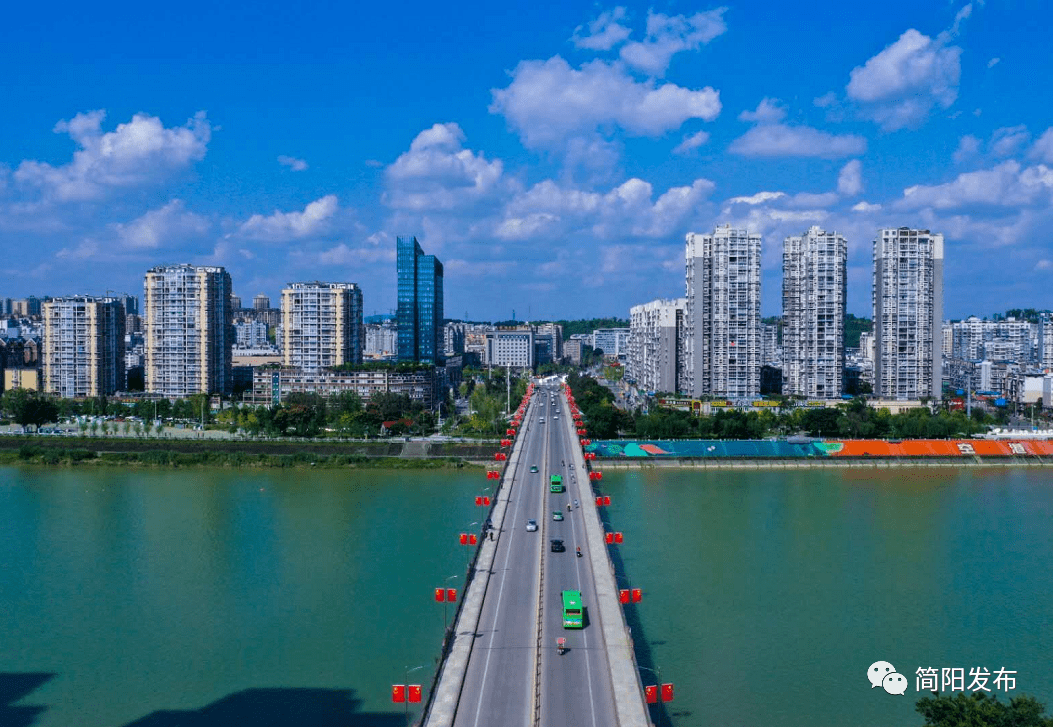 沱三橋,沱四橋,沱五橋相繼建成,對岸,早不再是荒蕪的田地,也不見了