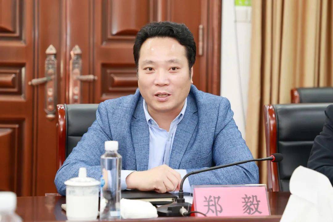 镇党委书记郑毅感谢区委,区政府对金汇经济社会发展的关心和支持,同时