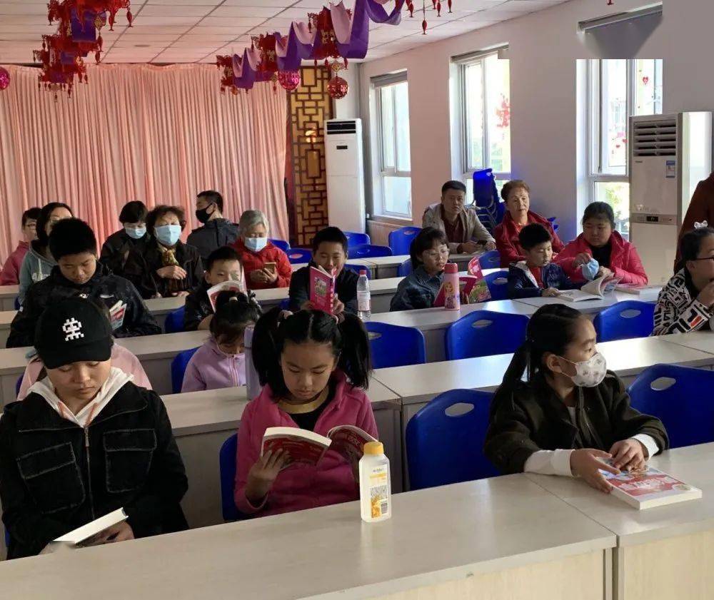 全民阅读万新街嘉春园社区开展青少年好书诵读主题活动