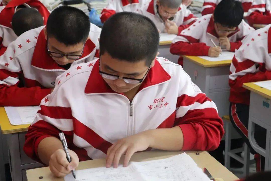 考场纵横劈关斩将鲲鹏展翅豪情万丈我校高三年级质检考试大比拼