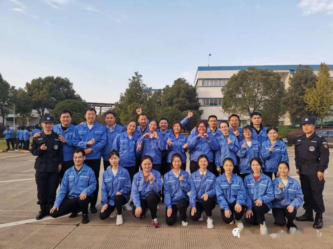 深潜蓄能打造狼性团队南昌工厂20年全员军训活动开幕啦