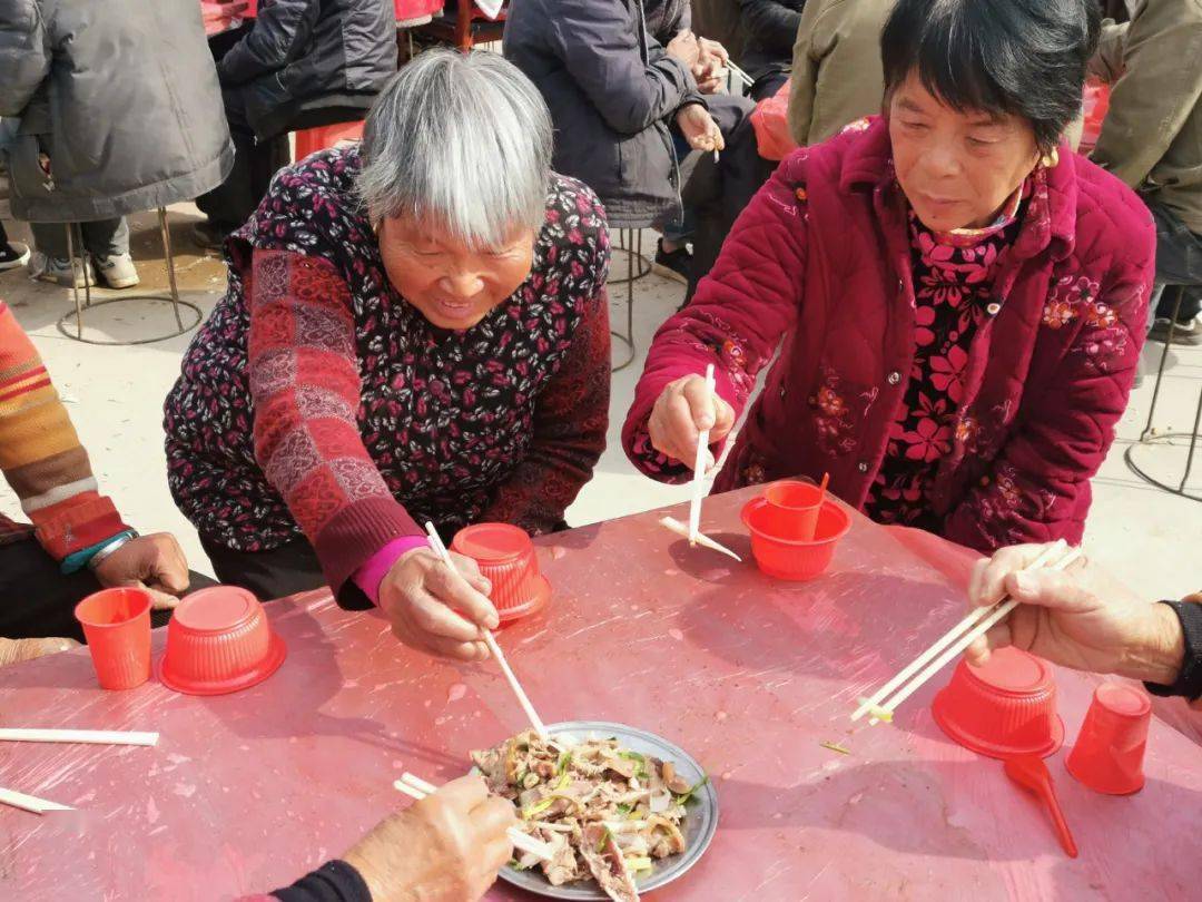 近日,通许县厉庄乡西巨岗村为发扬中华民族传统美德,丰富老年群众生活