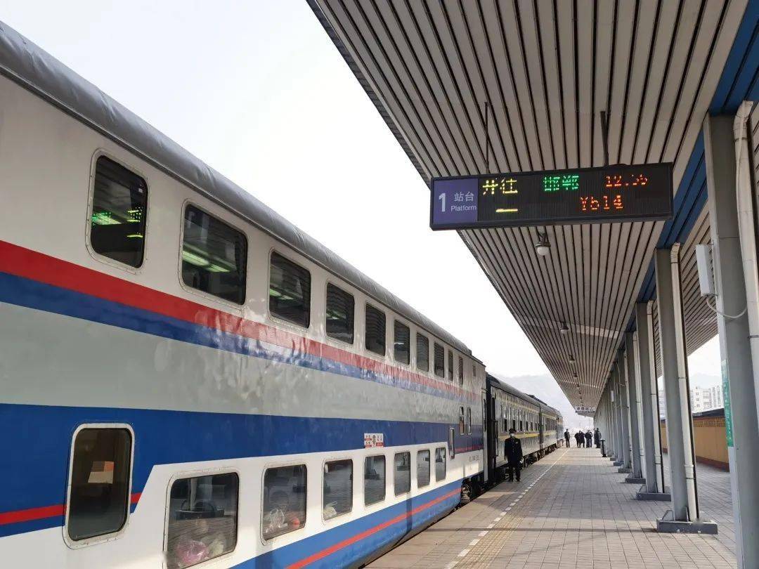 今日关注超稀有的双层列车就在承德67新冠疫苗研发