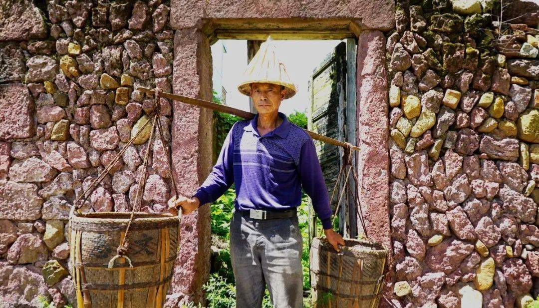 小丰村是万里茶道上重要的驿站,这组"浦城担"雕塑记载了那段历史桐畈