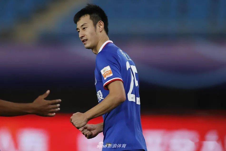 彭欣力打出职业生涯最佳赛季:我会全心全力为申花和上海而战!